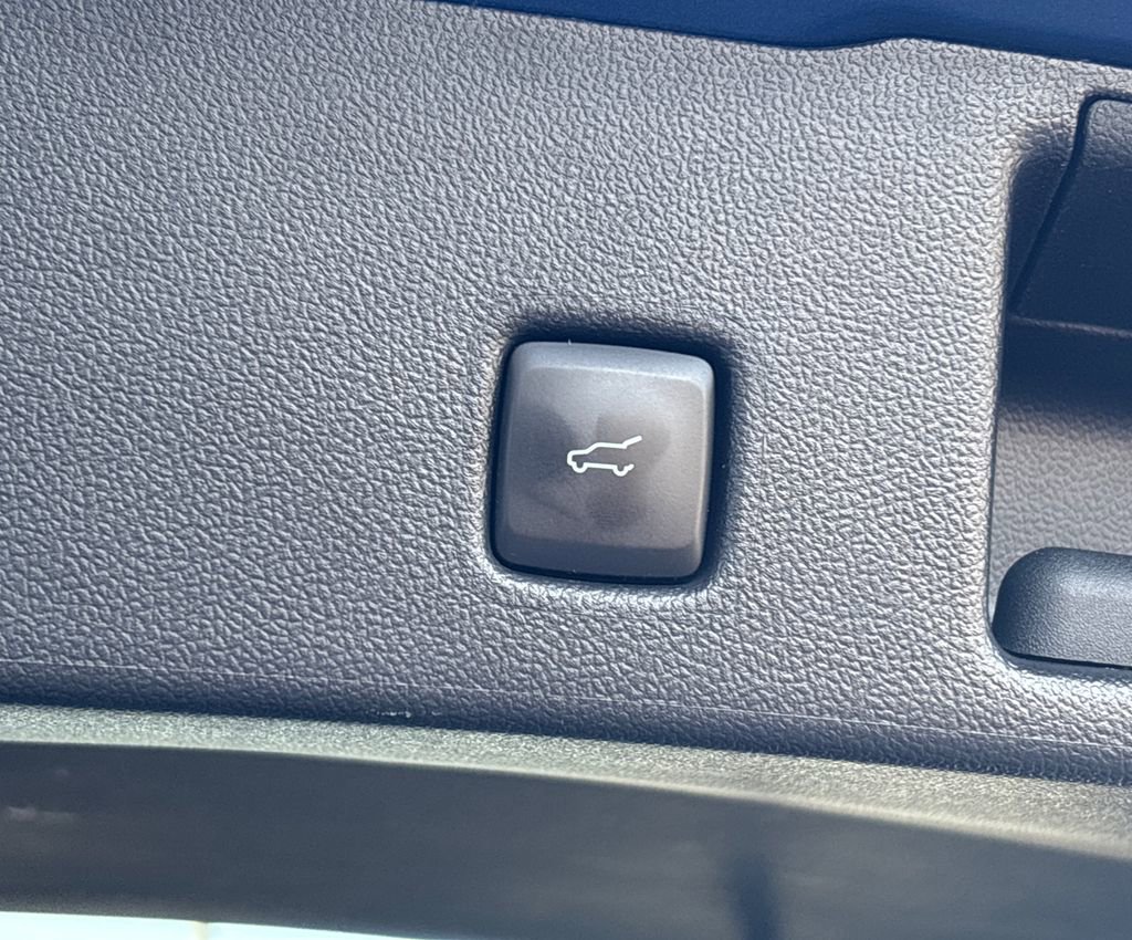 Used 2022 Ford Escape Titanium image 14