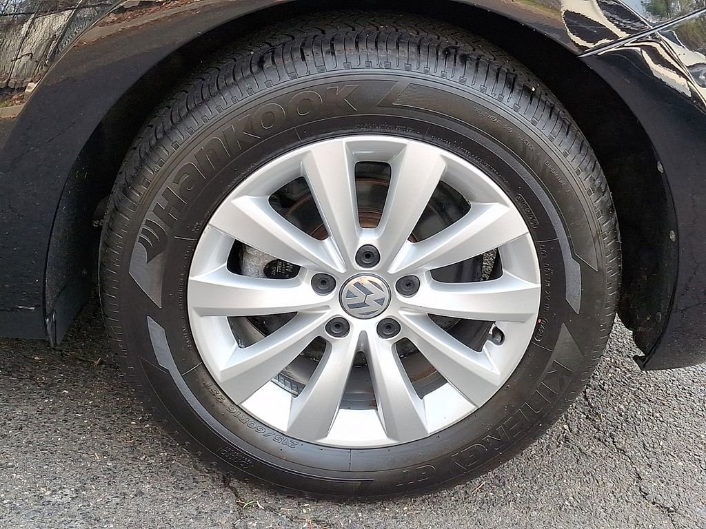 Used 2019 Volkswagen Beetle 2.0T S image 6