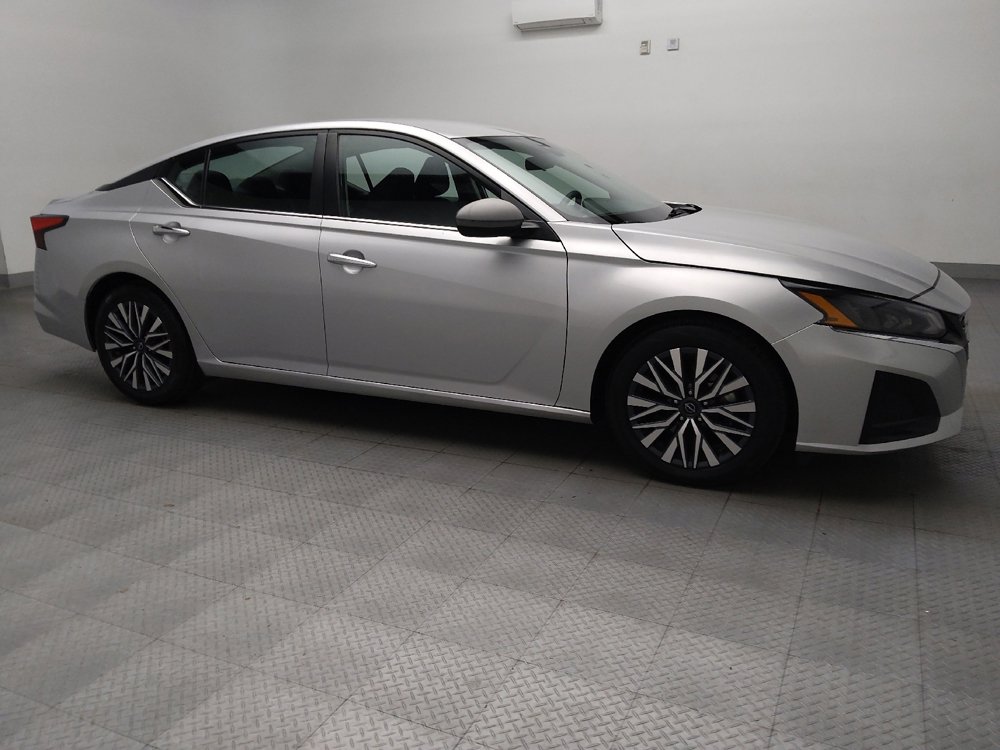 Used 2024 Nissan Altima 2.5 SV image 11