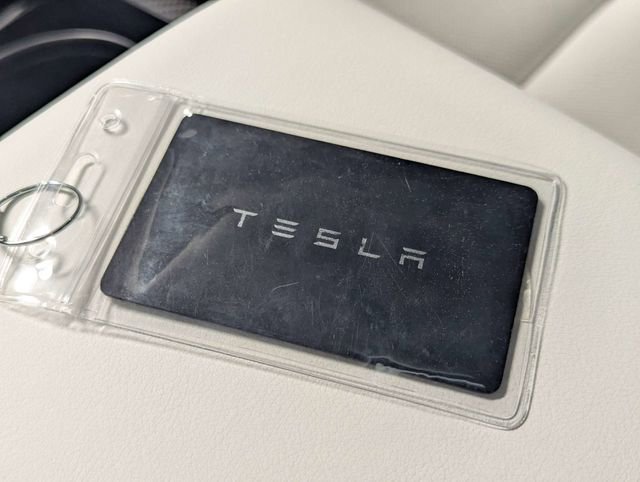 Used 2022 Tesla Model X Plaid image 21