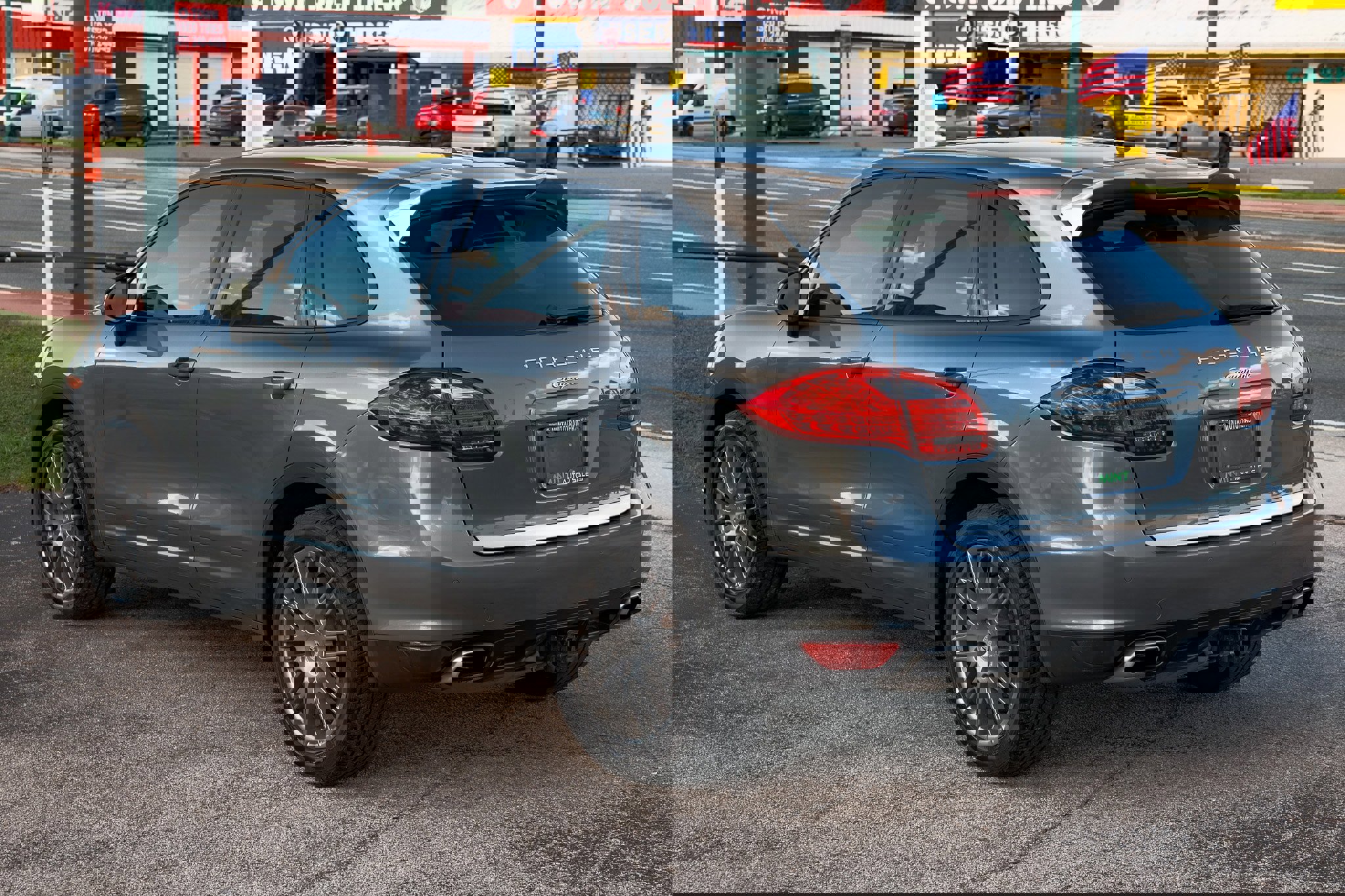 Used 2014 Porsche Cayenne Platinum Edition image 10