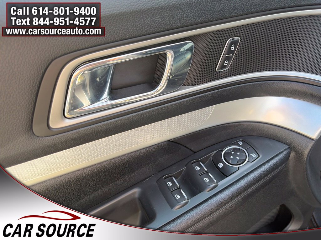 Used 2016 Ford Explorer XLT w/ Equipment Group 201A FWD image 18