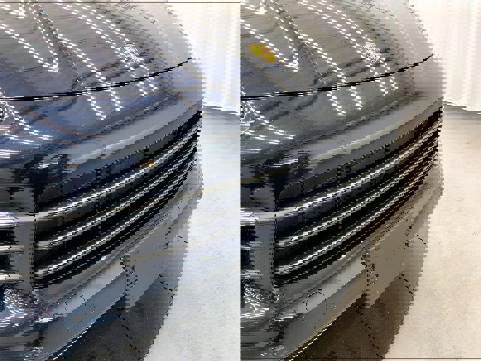 Used 2023 Porsche Cayenne Platinum Edition image 31