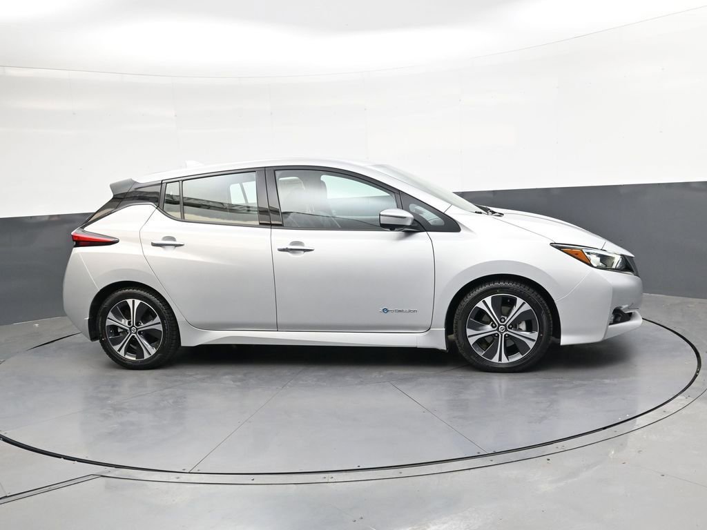 Used 2018 Nissan Leaf SL w/ SL Technology Package FWD image 3