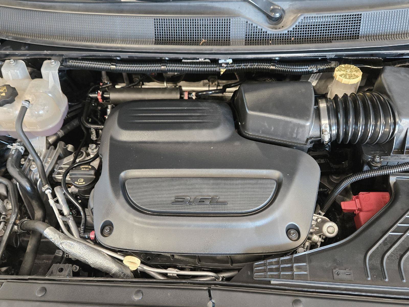 Used 2019 Chrysler Pacifica L FWD image 14
