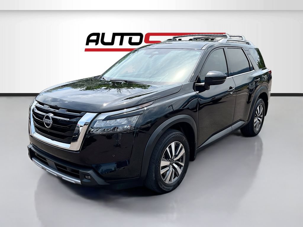 Used 2025 Nissan Pathfinder SL AWD/4WD image 3