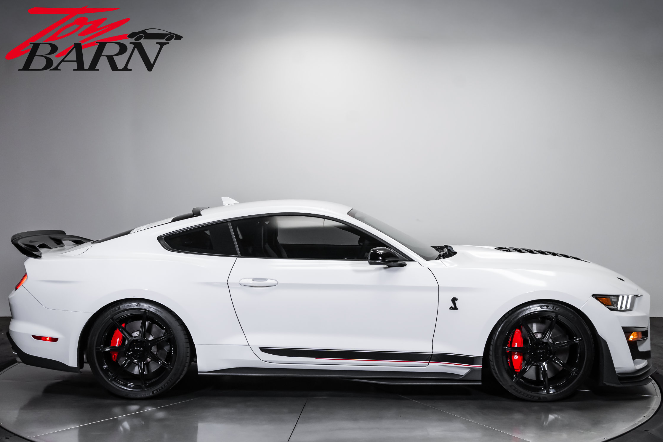 Used 2020 Ford Mustang Shelby GT500 w/ Technology Package RWD image 6