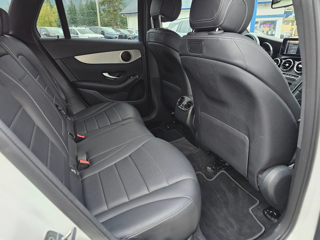 Used 2019 Mercedes-Benz GLC 300 4MATIC image 16
