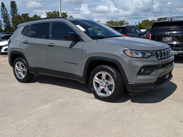 Used 2024 Jeep Compass Latitude w/ Altitude Special Edition AWD/4WD image 2