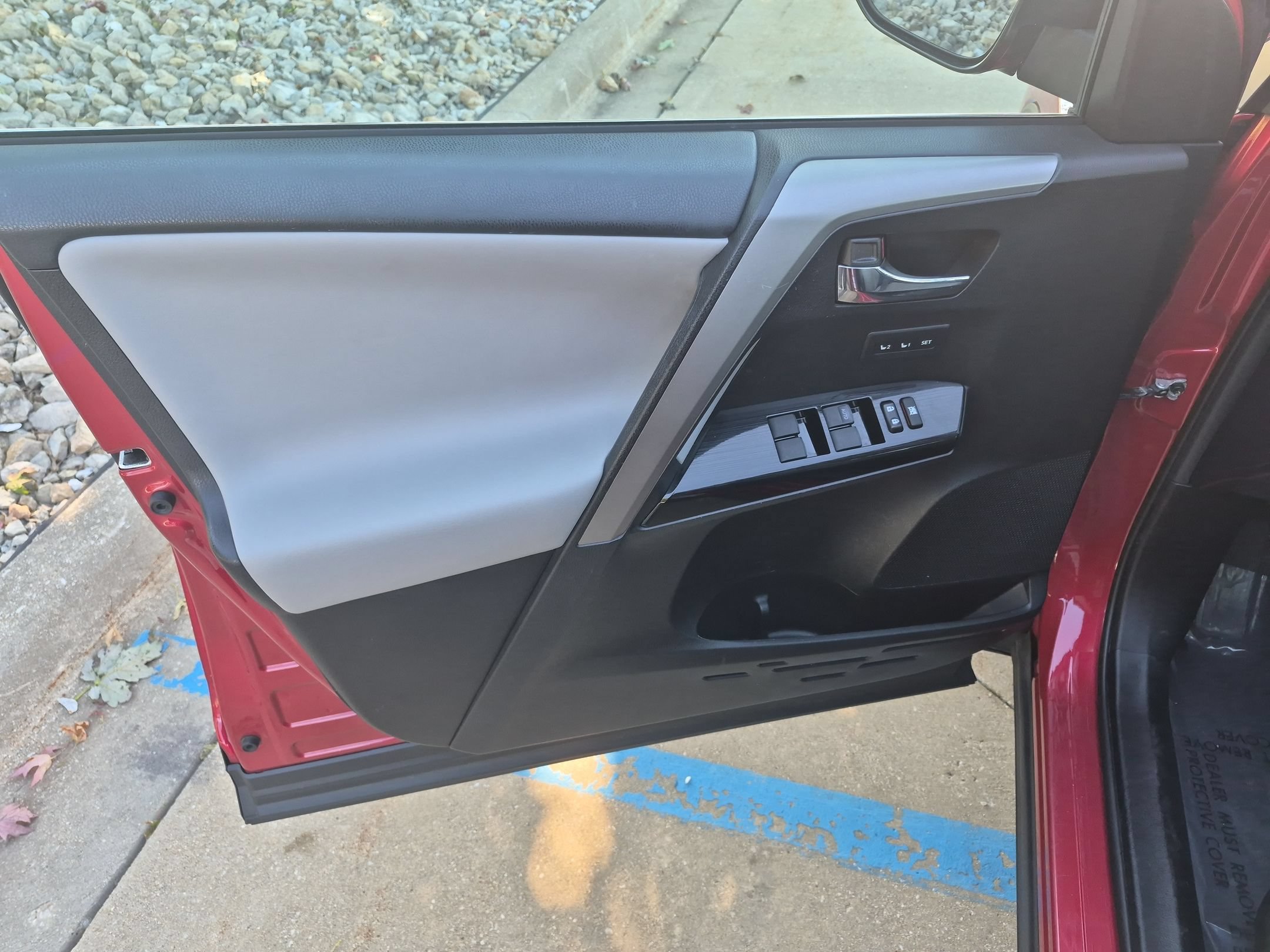 Used 2016 Toyota RAV4 Limited AWD/4WD image 12
