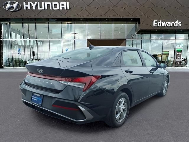 Used 2024 Hyundai Elantra SE FWD image 7