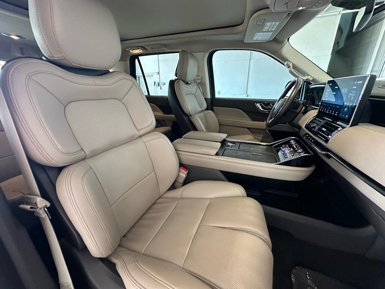 Used 2022 Lincoln Navigator 2WD image 18