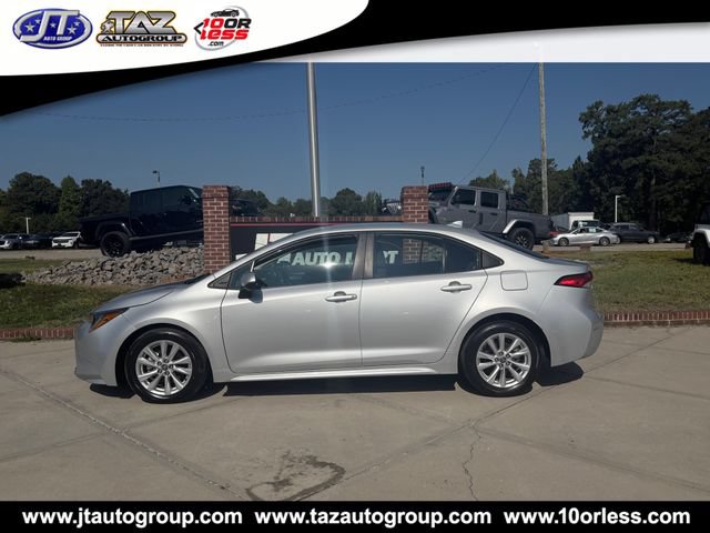 Used 2024 Toyota Corolla LE w/ LE Convenience Package FWD image 4