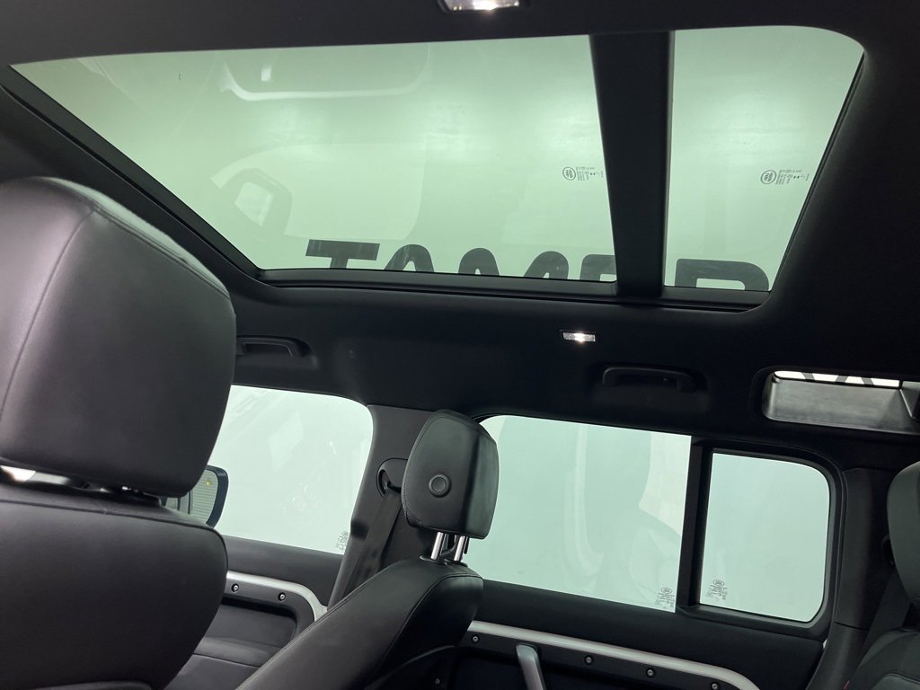 Used 2023 Land Rover Defender 110 X-Dynamic SE image 14