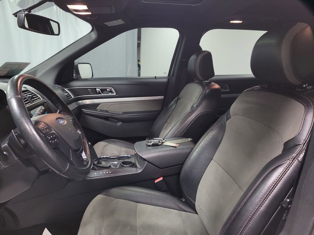 Used 2017 Ford Explorer XLT w/ Equipment Group 202A image 13