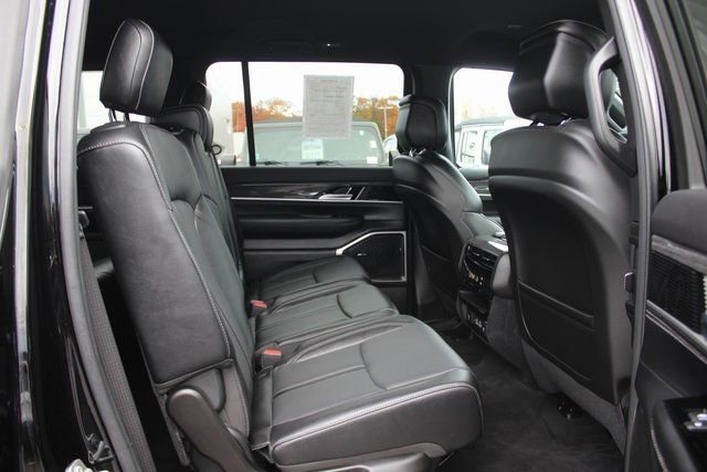 Used 2022 Jeep Wagoneer Series III image 32