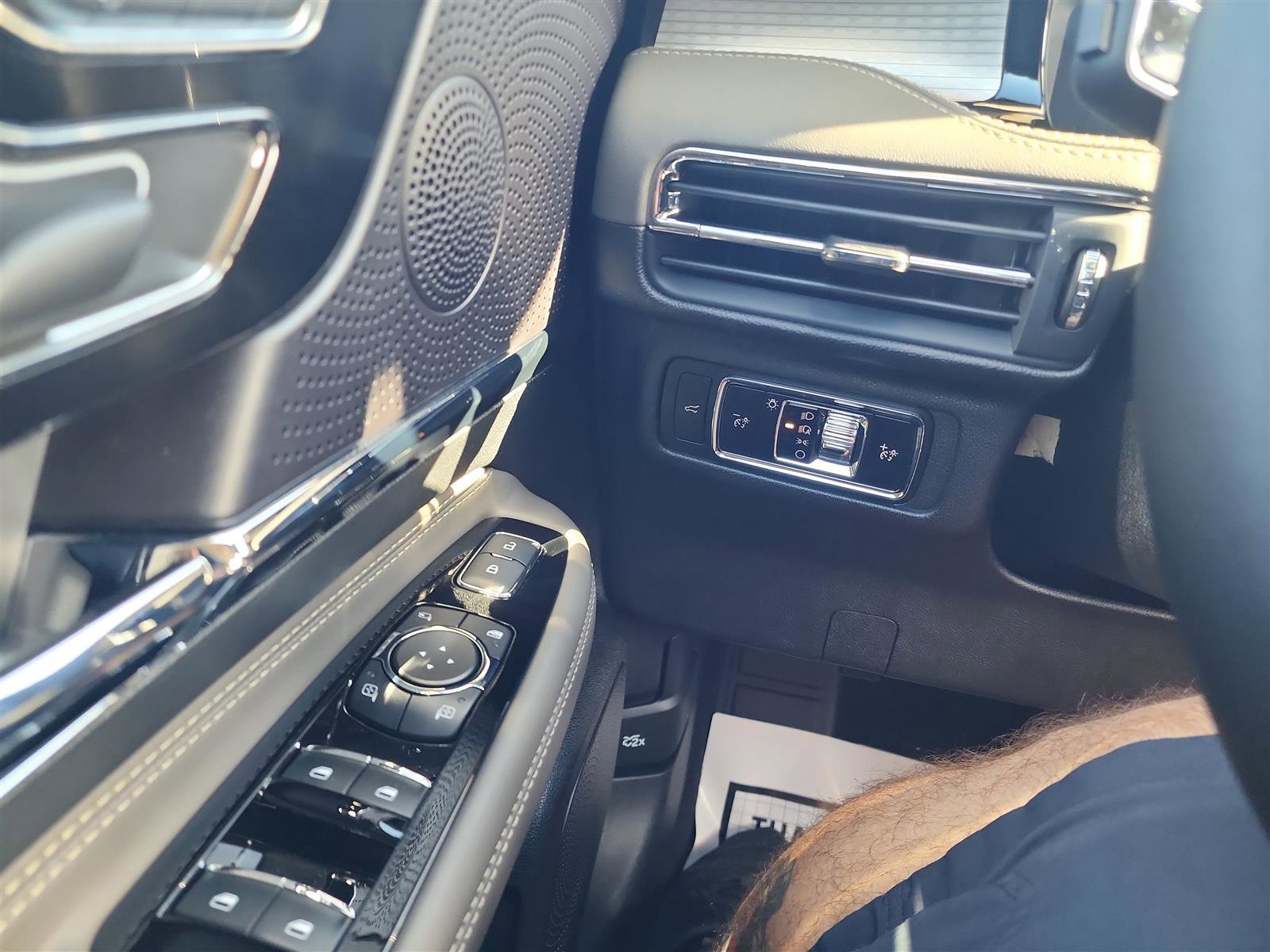 New 2025 Lincoln Corsair Premiere w/ Equipment Group 101A image 28