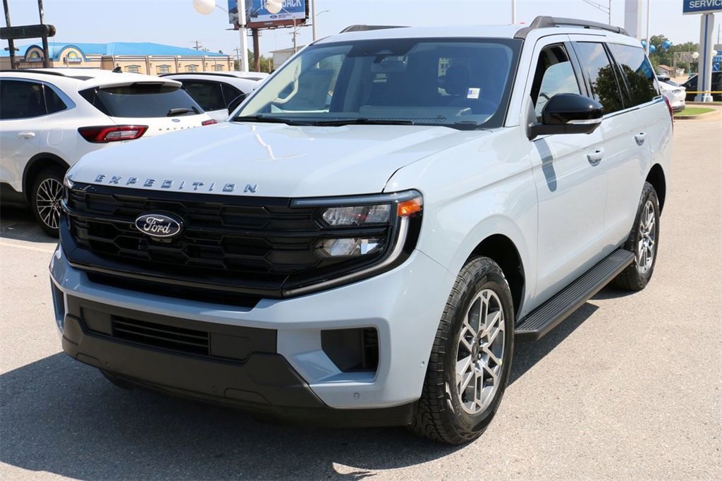 New 2025 Ford Expedition Active image 2