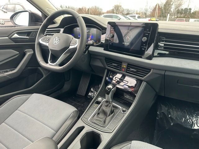 New 2026 Volkswagen Jetta SE FWD image 32
