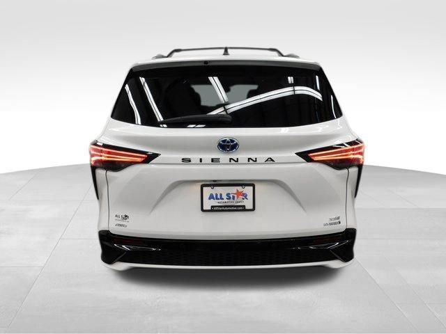 Used 2023 Toyota Sienna XSE image 8