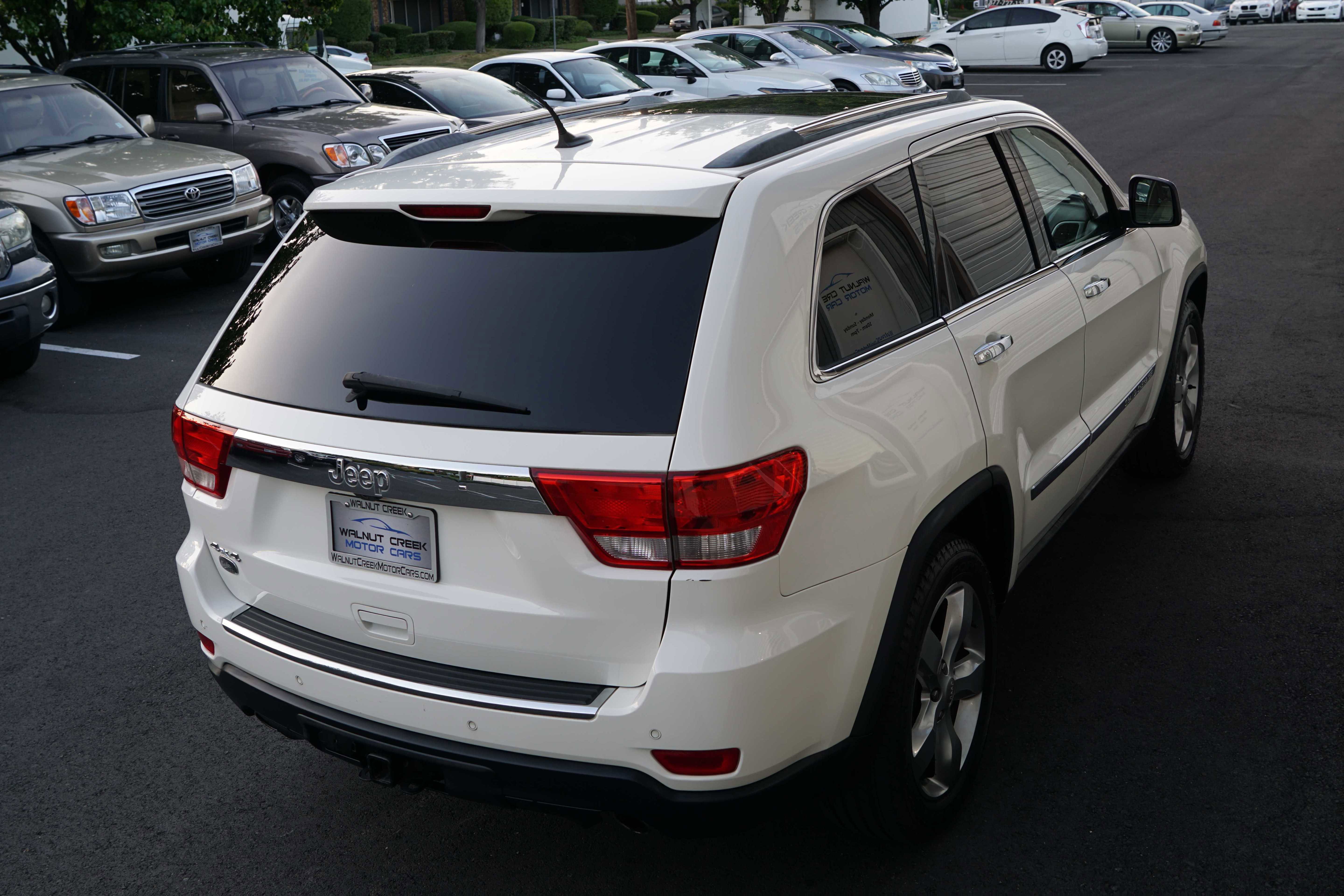 Used 2012 Jeep Grand Cherokee Overland image 12