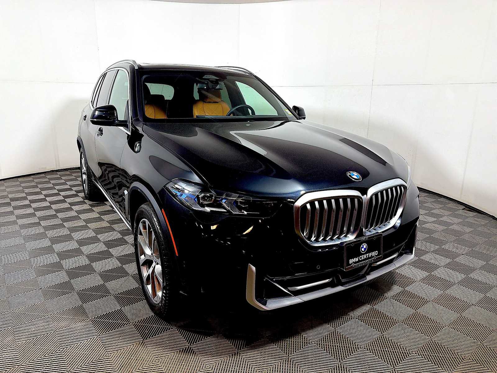 Certified 2024 BMW X5 xDrive40i w/ Premium Package AWD/4WD image 2