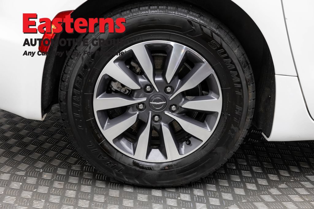 Used 2023 Chrysler Pacifica Touring-L FWD image 31