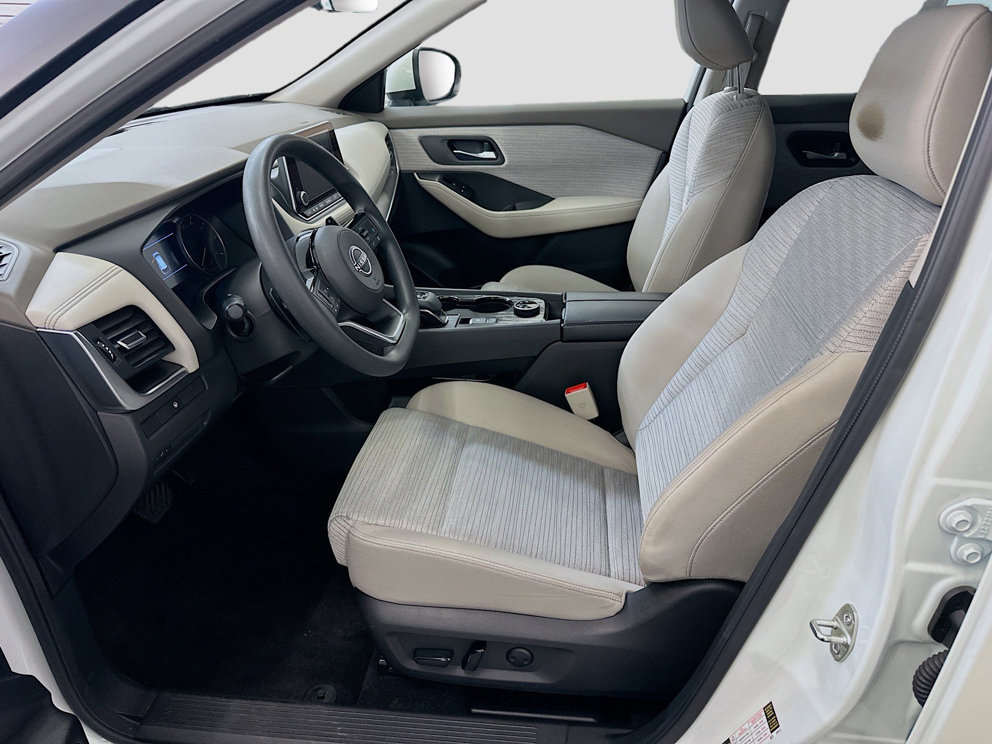 Used 2023 Nissan Rogue SV image 13