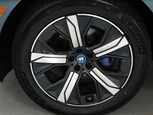 Used 2024 BMW iX xDrive50 w/ Premium Package AWD/4WD image 38