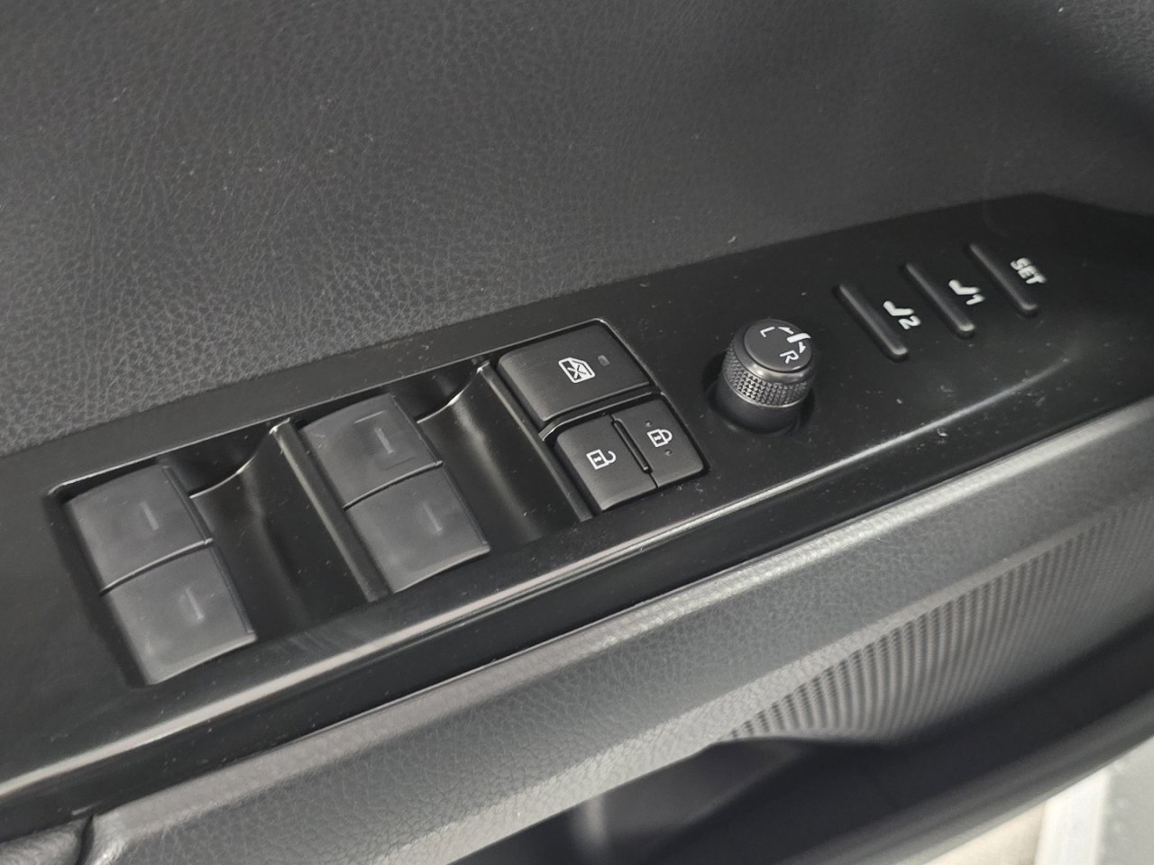 New 2026 Toyota Camry Hybrid FWD image 26