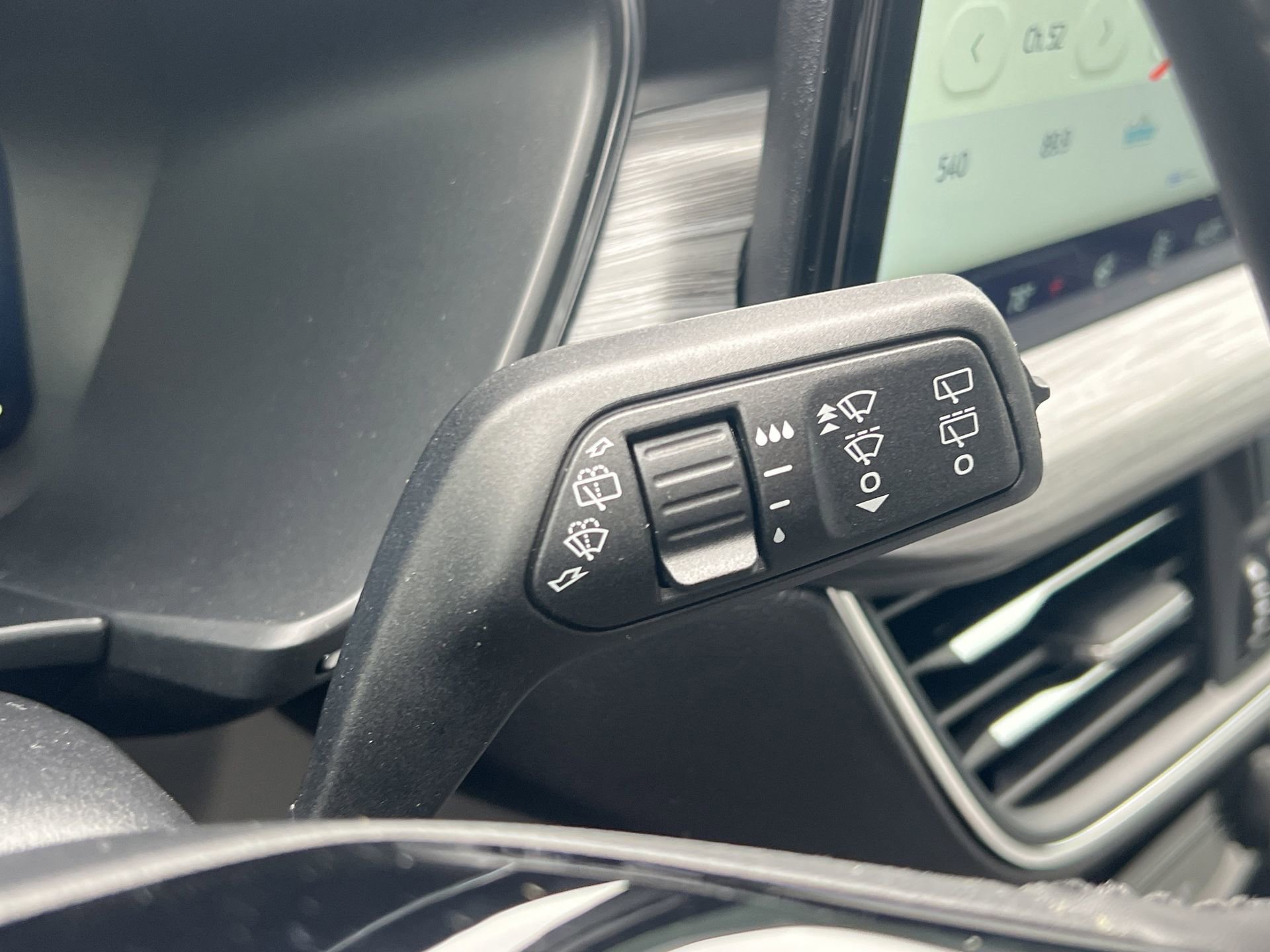 New 2026 Ford Escape SE w/ PHEV Premium Package FWD image 11