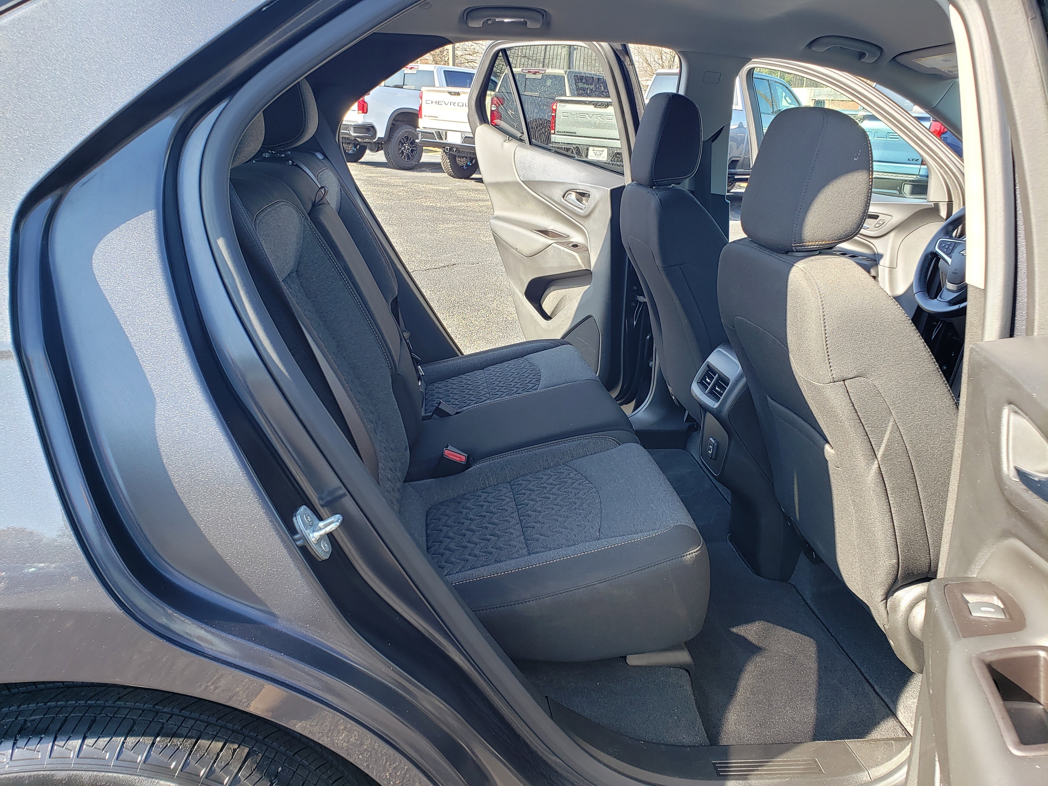 Used 2022 Chevrolet Equinox LT w/ Driver Convenience Package image 35