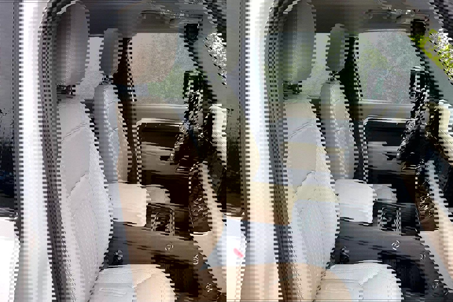 Used 2022 Land Rover Defender 110 SE image 7