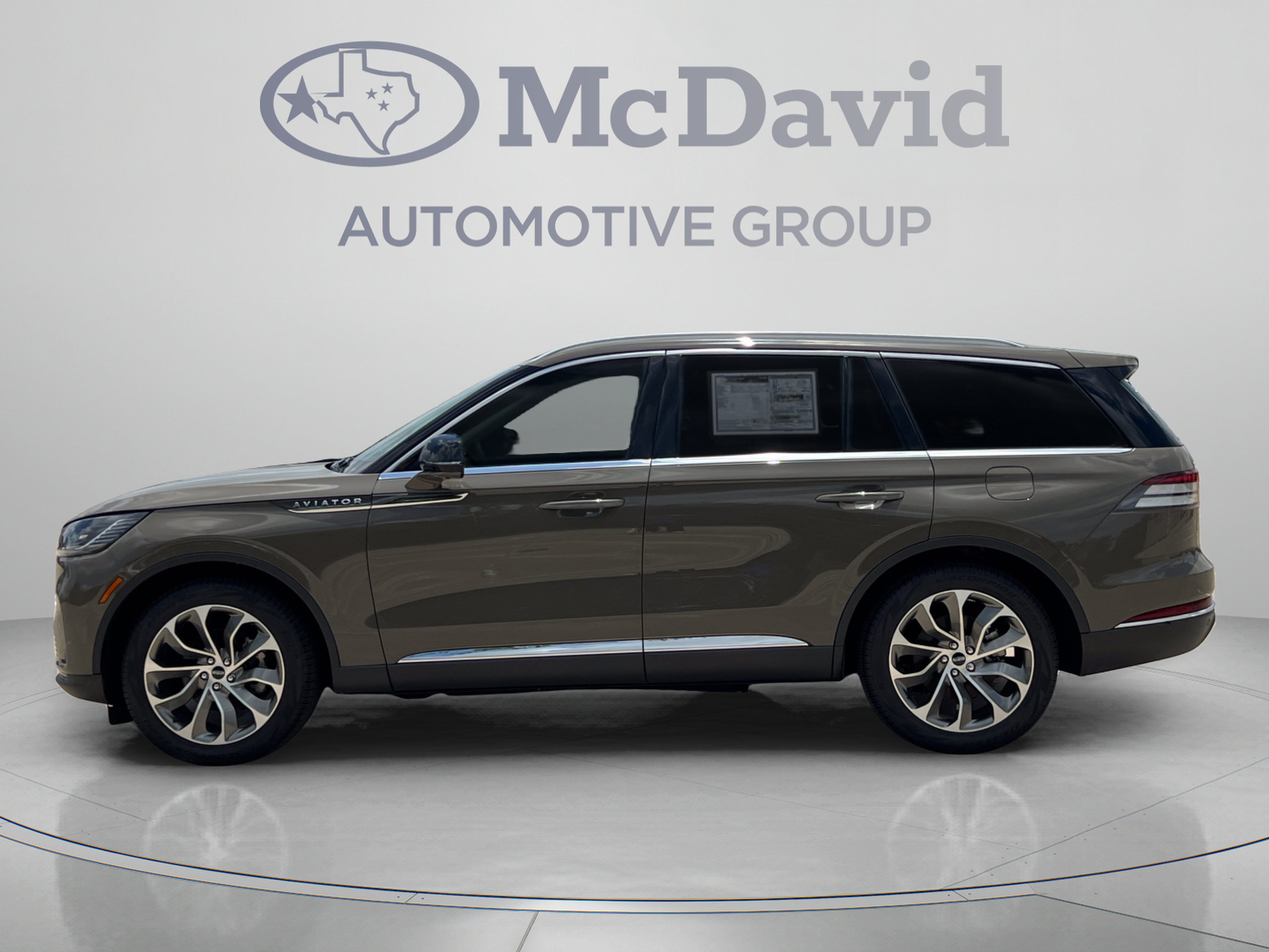 New 2025 Lincoln Aviator Reserve w/ Illumination Package RWD image 4