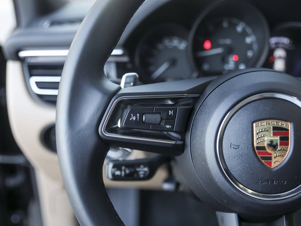 Certified 2026 Porsche Macan AWD/4WD image 19