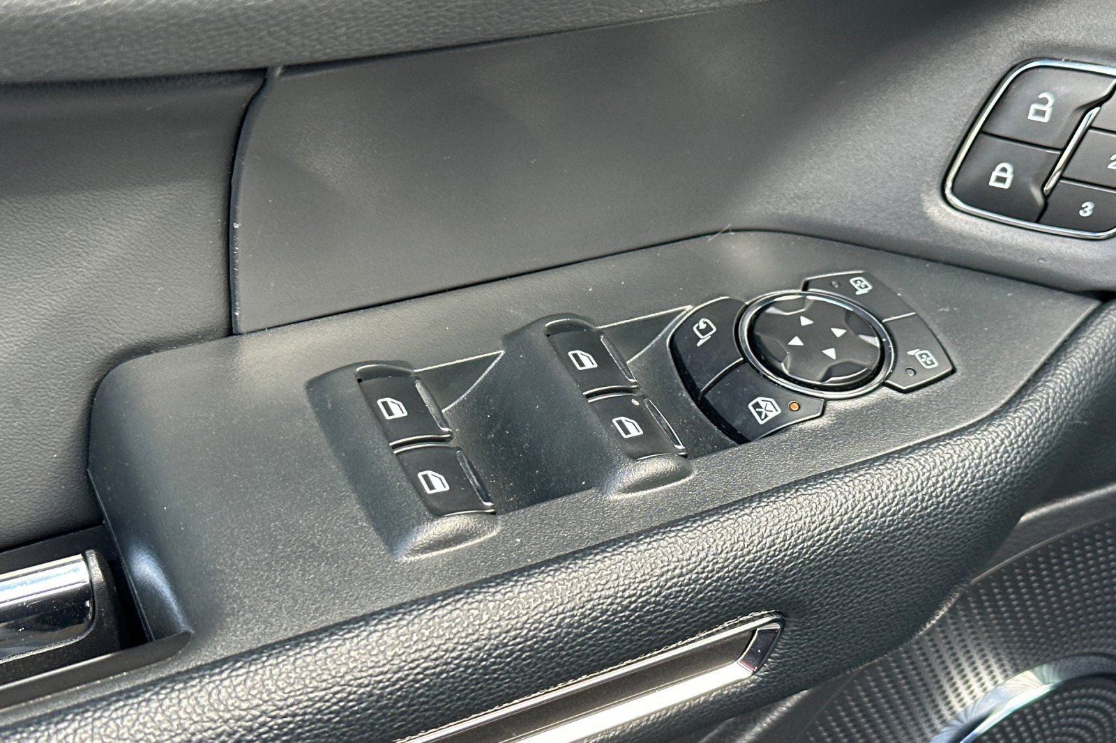 Used 2024 Ford Expedition Limited image 12