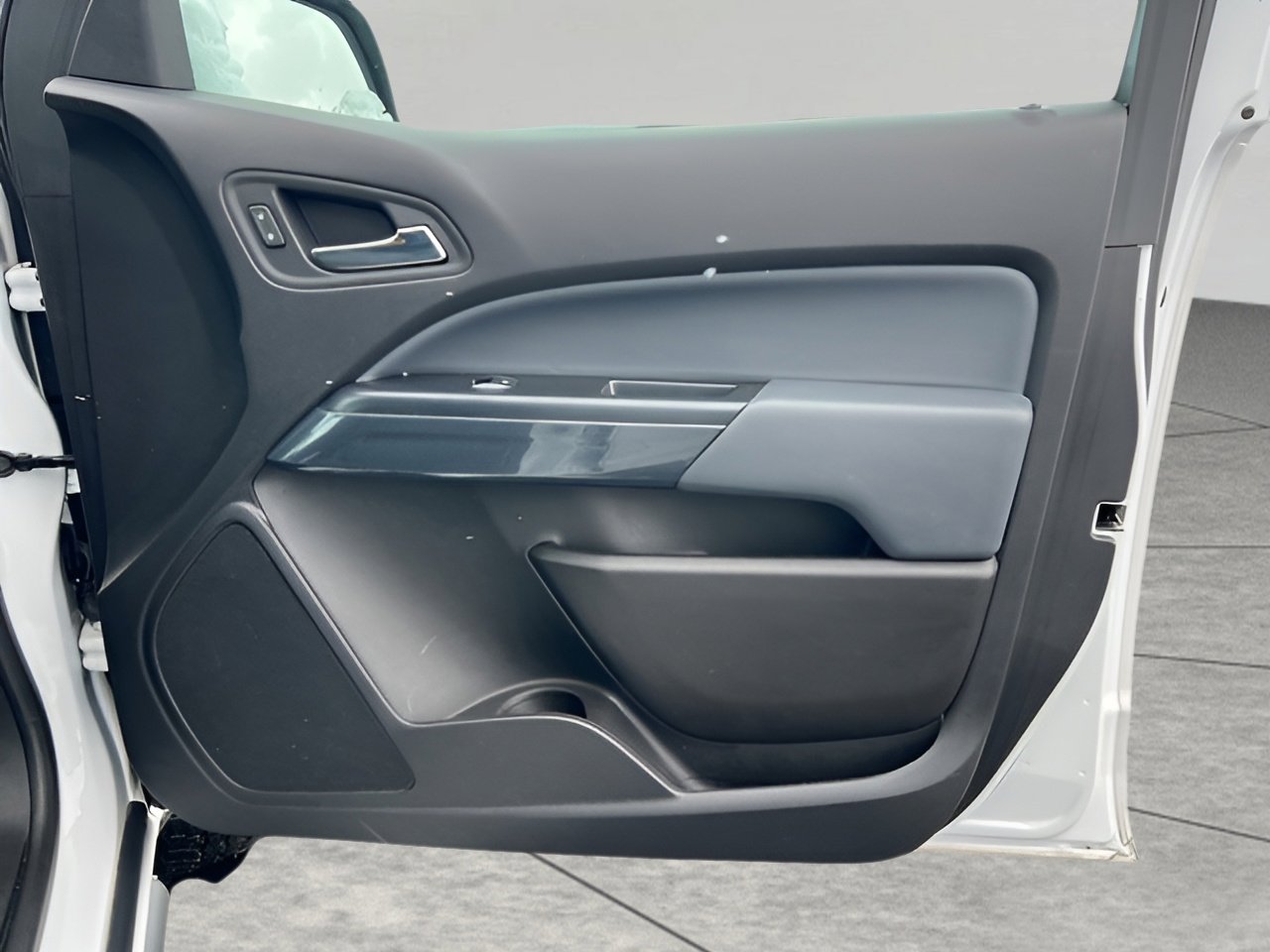 Used 2021 Chevrolet Colorado Z71 w/ LPO, Tonneau and Step Package image 35