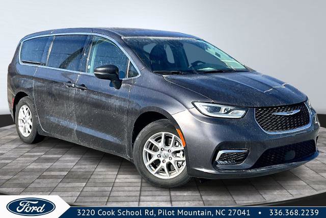 Used 2023 Chrysler Pacifica Touring-L image 1