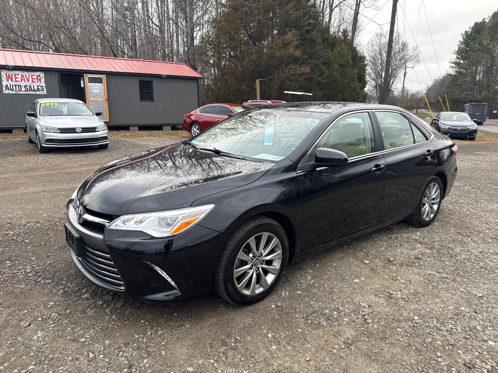 Used 2015 Toyota Camry XLE image 2