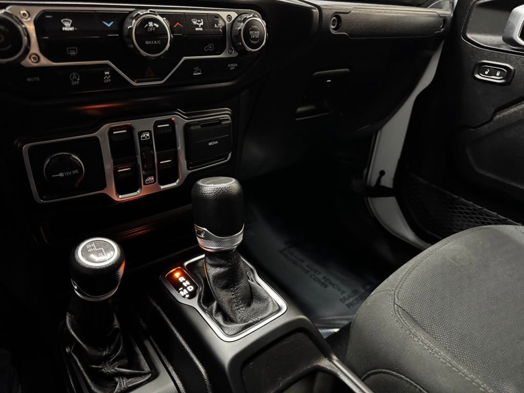 Used 2022 Jeep Gladiator Willys image 26