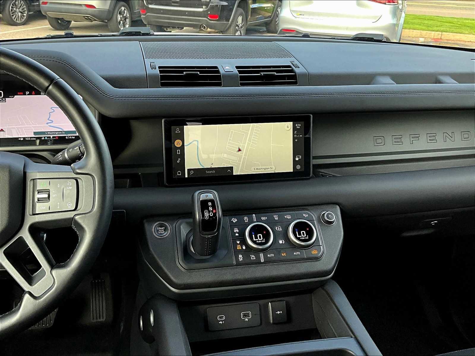 Used 2024 Land Rover Defender 90 X-Dynamic SE image 18