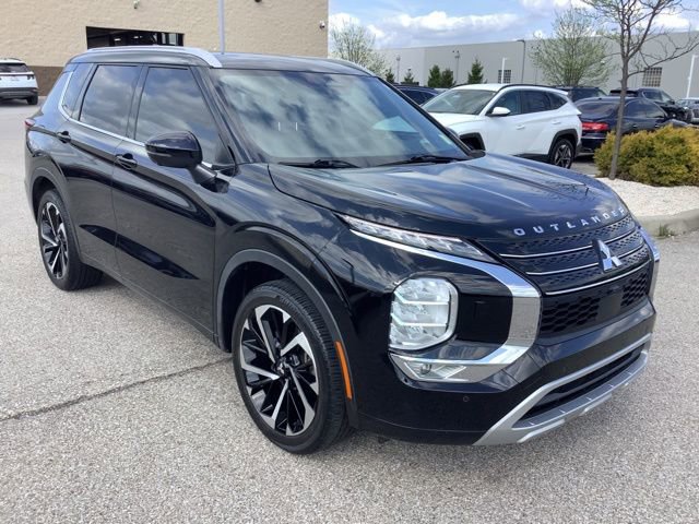 Used 2022 Mitsubishi Outlander SEL image 3