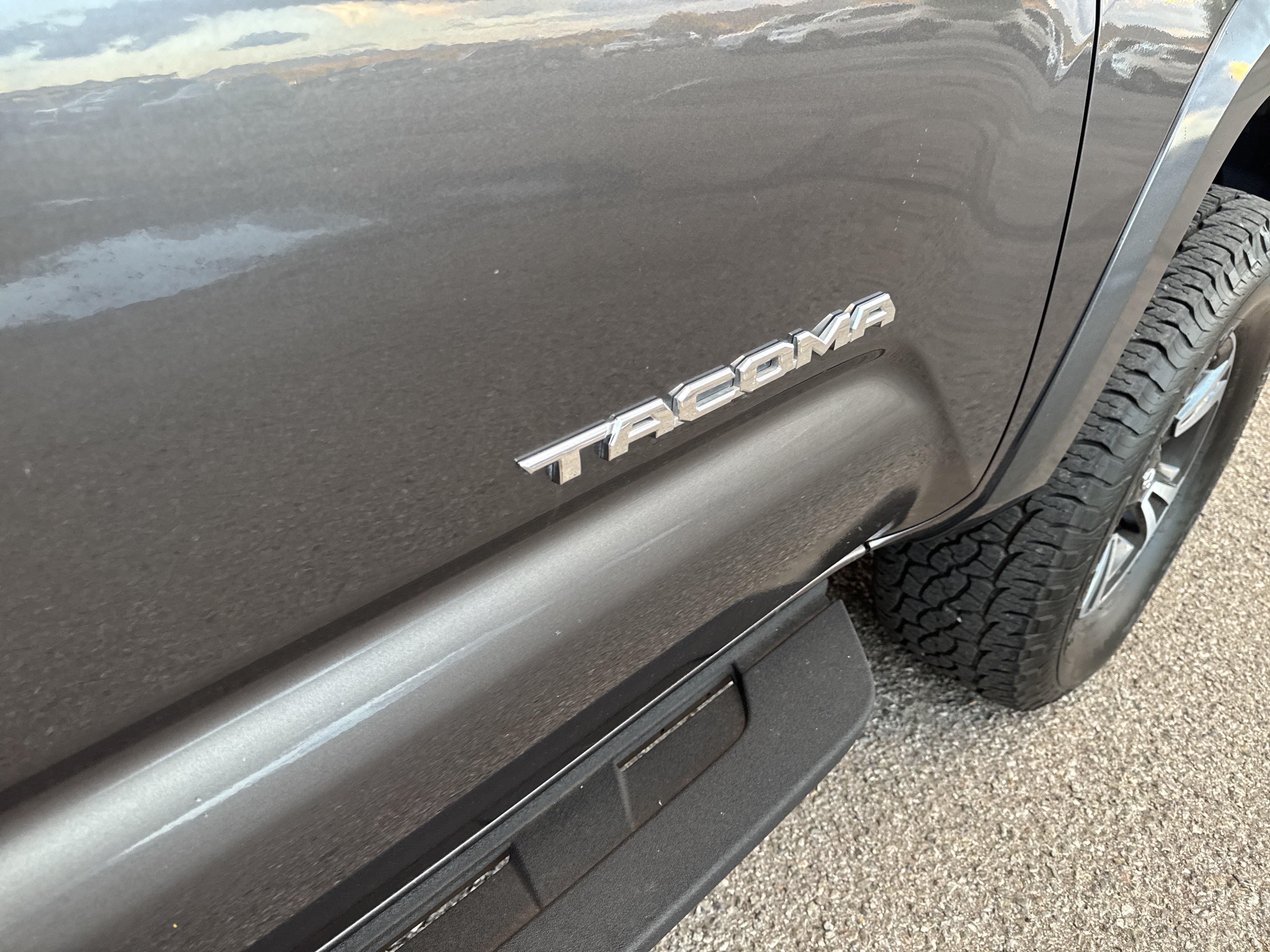 Used 2016 Toyota Tacoma SR5 w/ SR5 Appearance Package (SN) RWD image 15