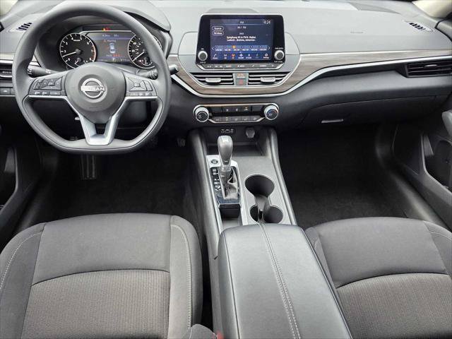 Used 2025 Nissan Altima 2.5 SV FWD image 18