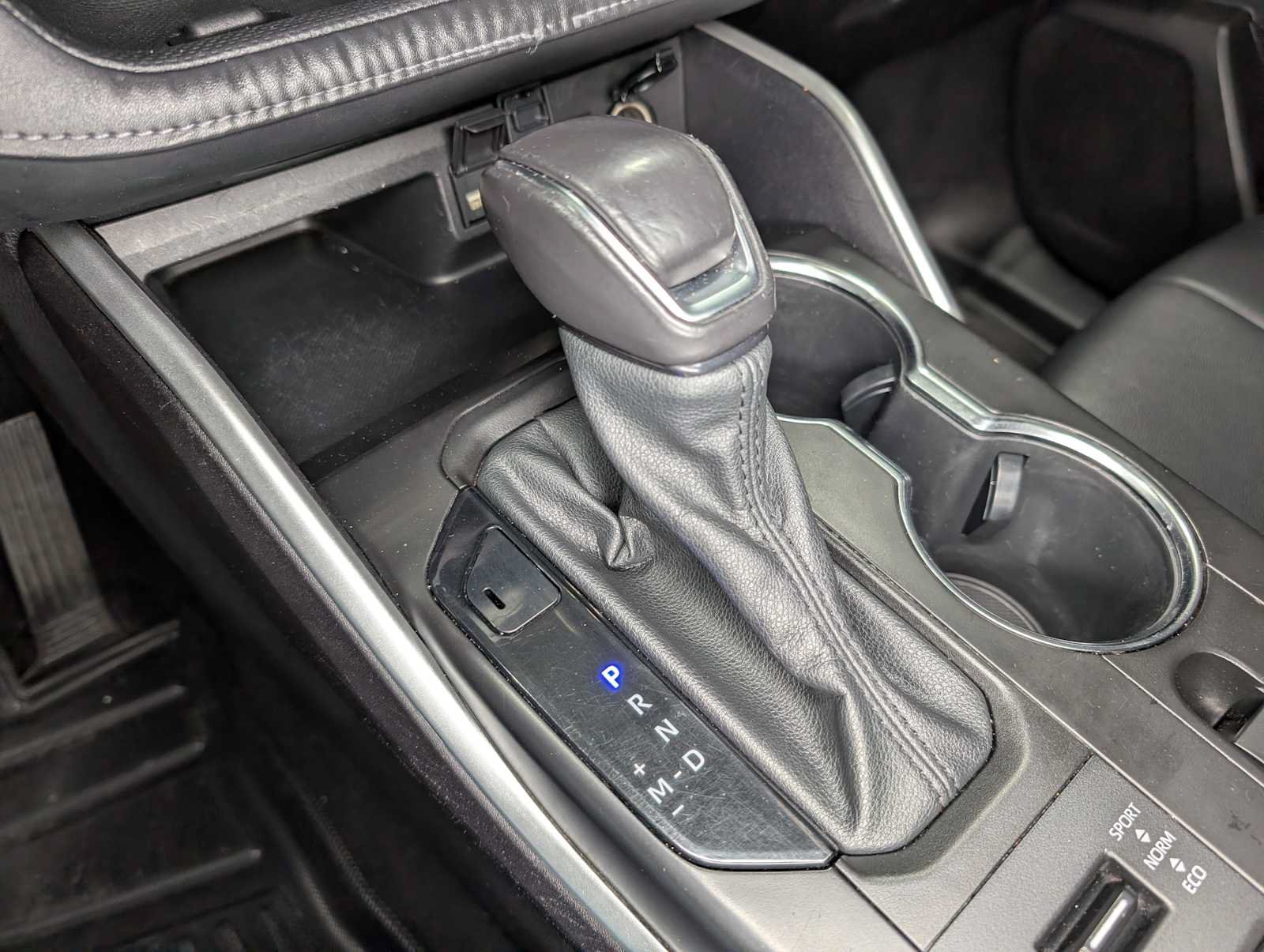 Used 2021 Toyota Highlander XLE AWD/4WD image 33