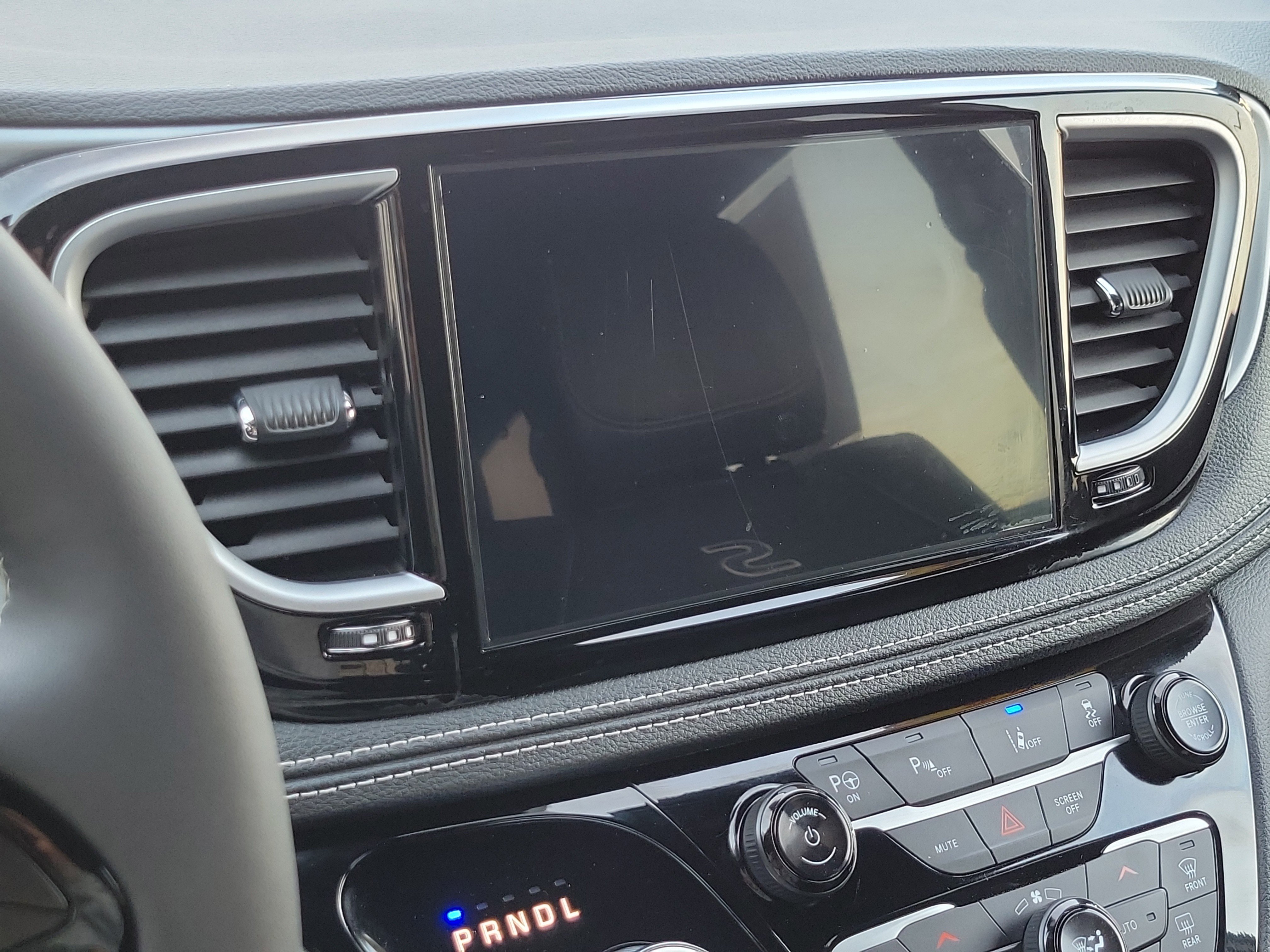 Used 2025 Chrysler Pacifica Premium image 14