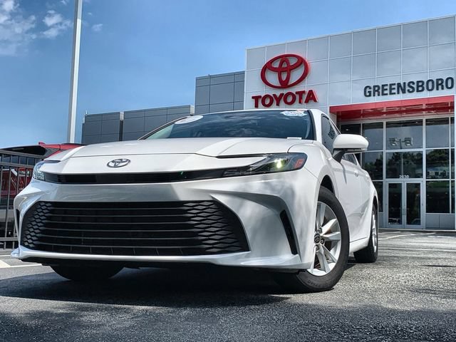 Used 2025 Toyota Camry LE FWD image 1