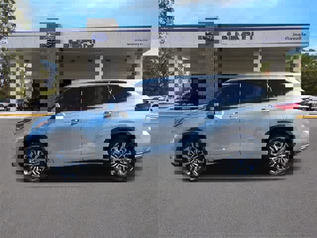 Used 2021 Toyota Highlander Platinum image 3