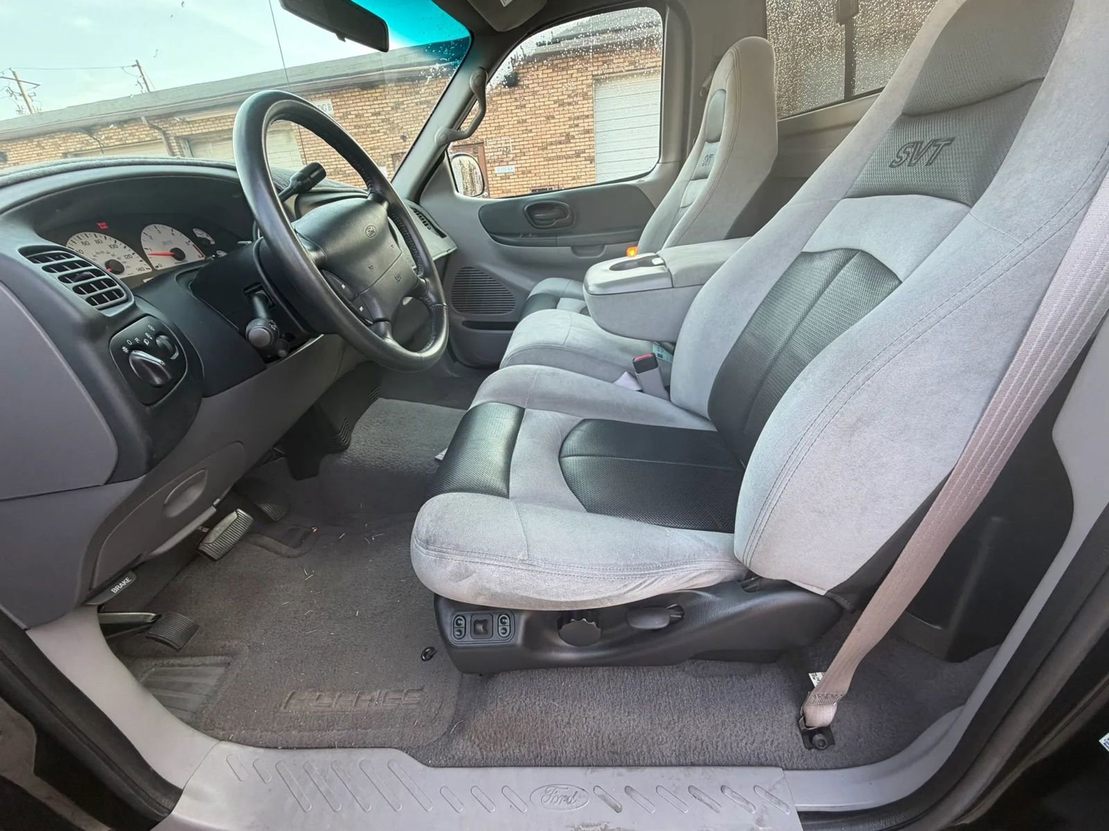 Used 2000 Ford F150 Lightning RWD image 9