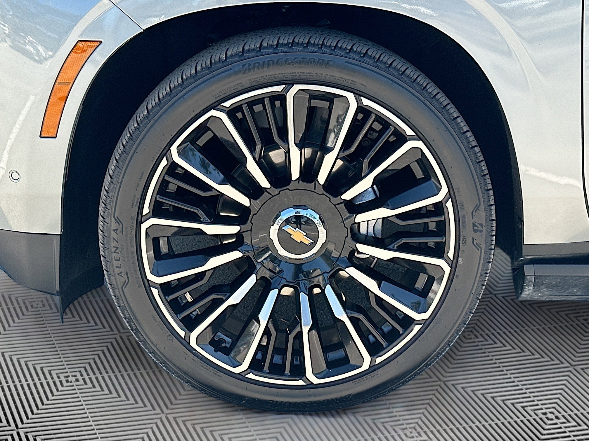 Used 2025 Chevrolet Tahoe High Country image 38